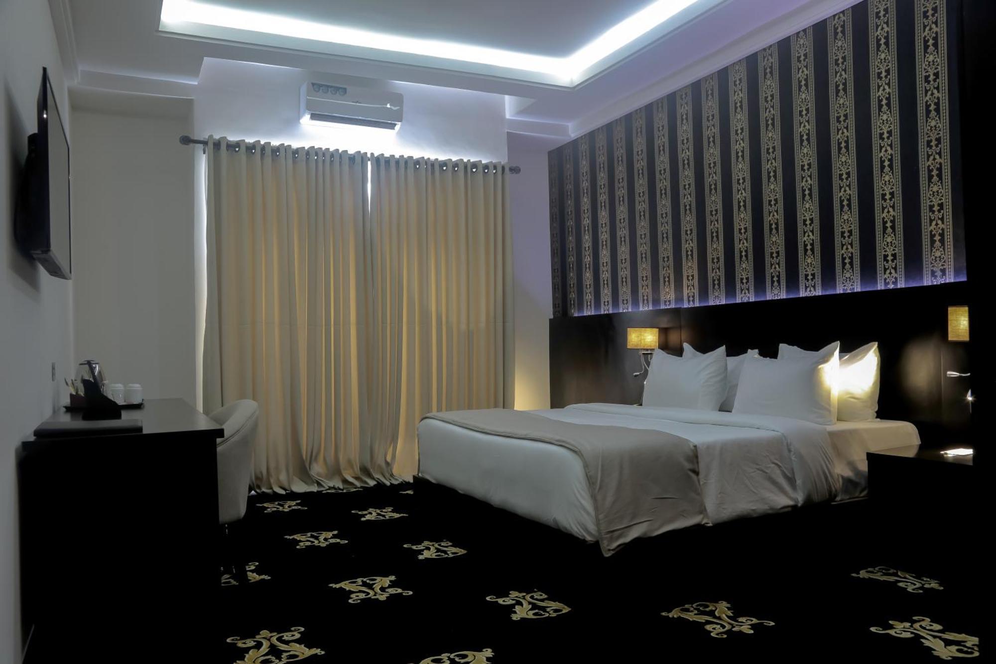 BON Hotel Ikeja Residence Exterior foto
